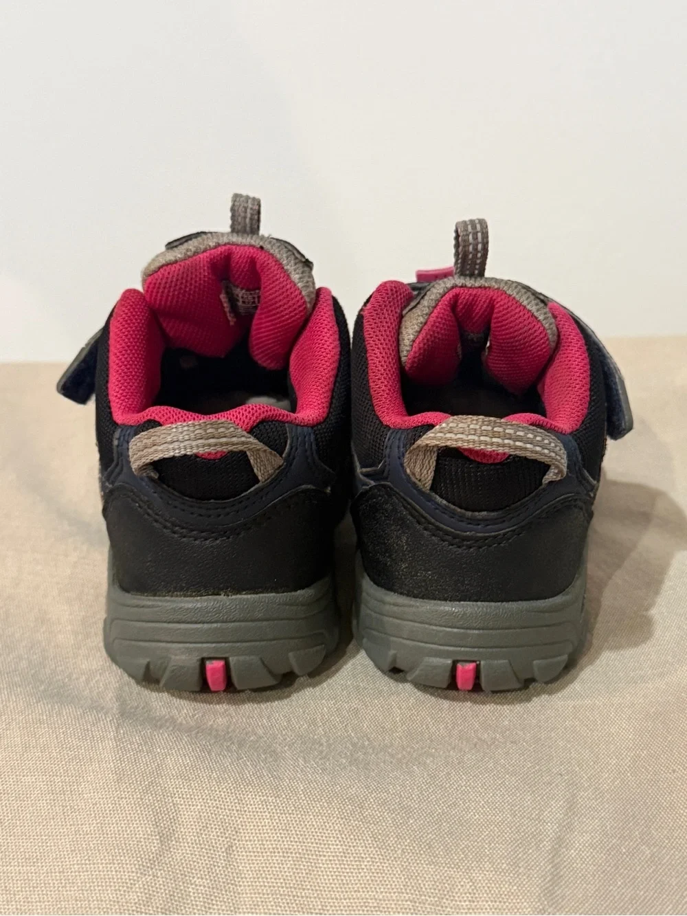 VGUC KEEN Kids Navy & Pink Trail Shoes